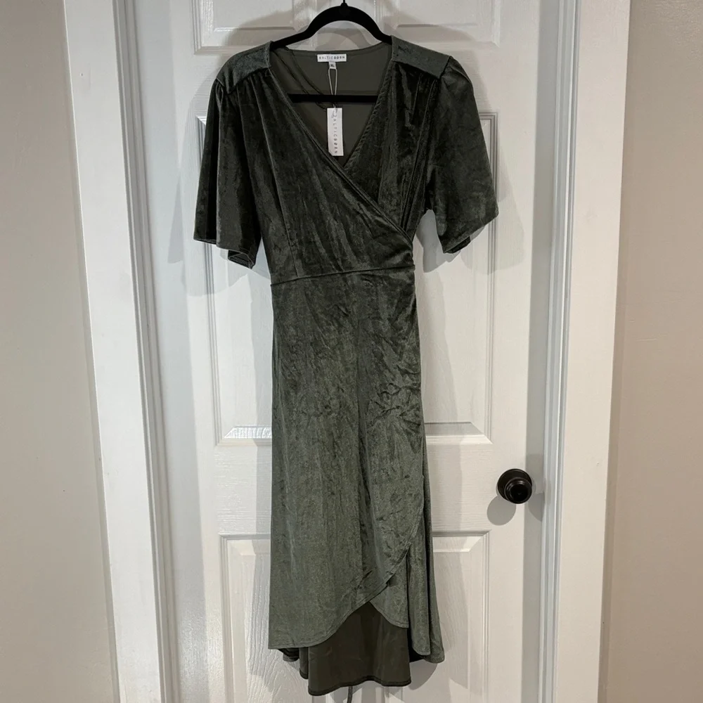 Baltic Born Olive Velvet High Low Dress. NWT. Women’s XL.